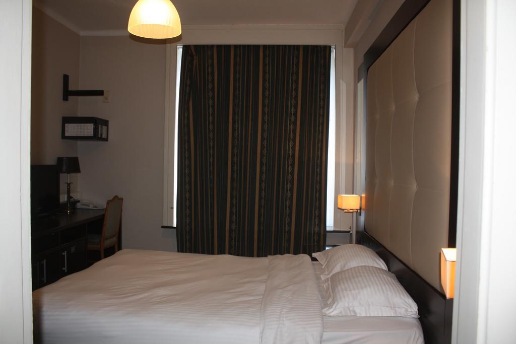 Hotel Plasky Schaerbeek Habitación foto