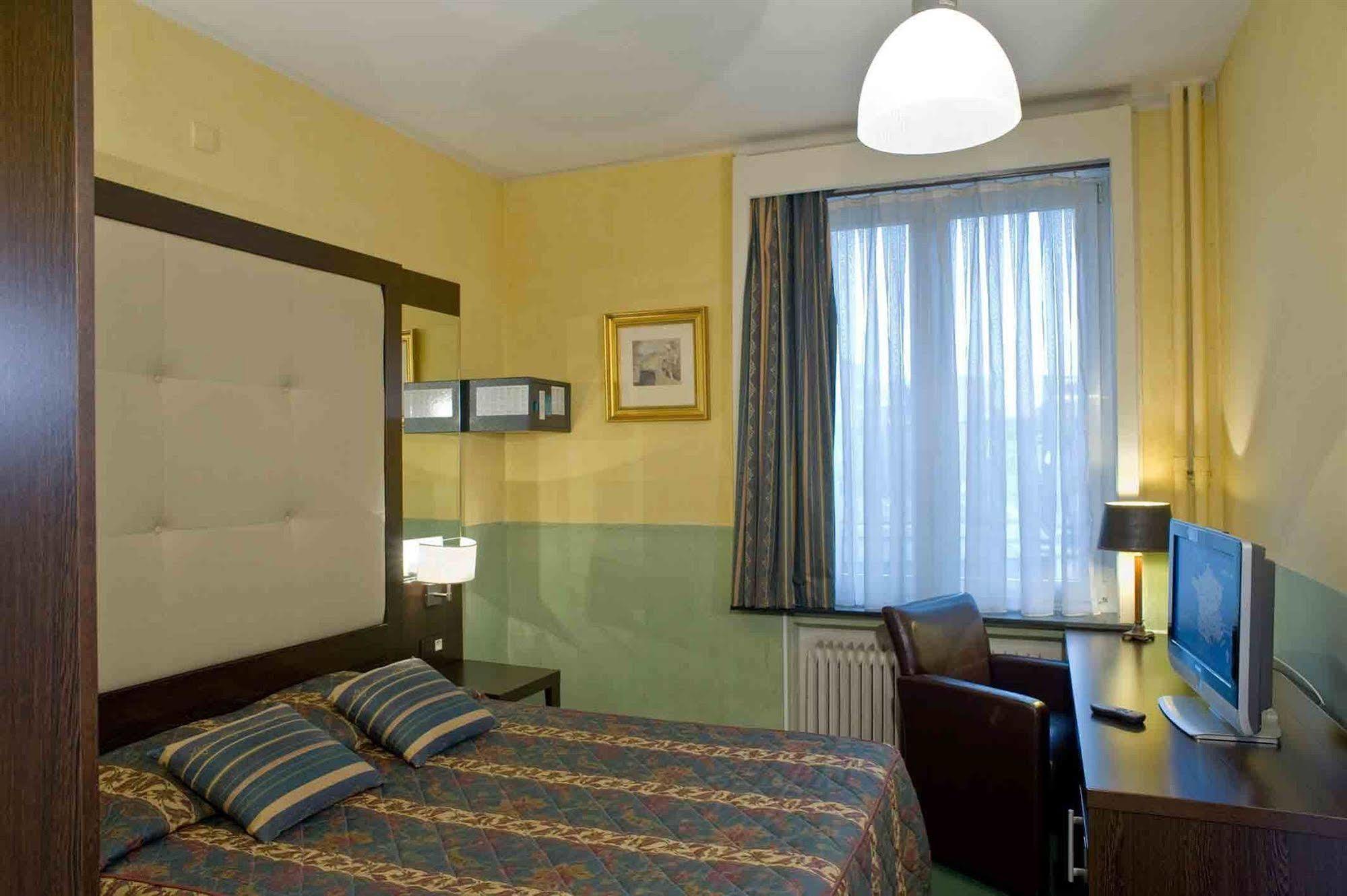 Hotel Plasky Schaerbeek Exterior foto
